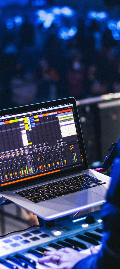 A laptop connected to an electric keyboard with Ableton open